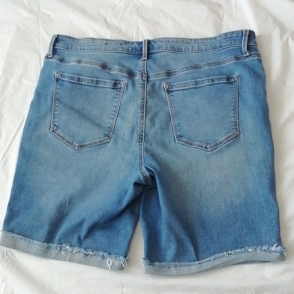 R JEANS SHORTS SLIGHTLY DISTRESSED - Picture 4 of 5